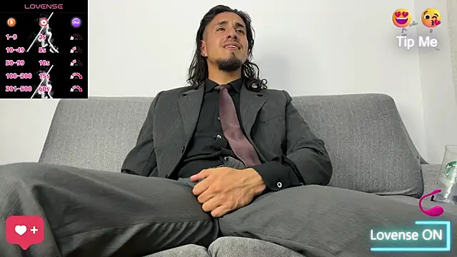 Snapshot of Tom_blunt96 chatting on 10-21-25, 02:56 Tom blunt96 online show from 10-21-25, 02:56