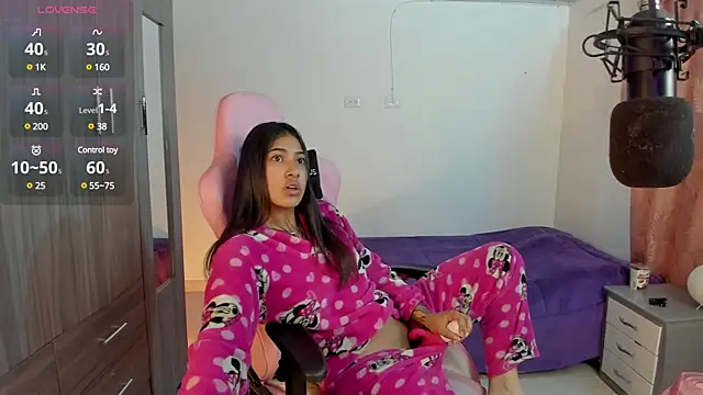 Snapshot of Kayla_foxxy chatting on 12-11-24, 06:58 Kayla foxxy online show from 12-11-24, 06:58