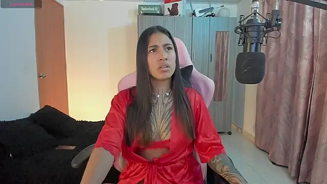 Snapshot of Kayla_foxxy chatting on 02-08-25, 03:41 Kayla foxxy online show from 02-08-25, 03:41