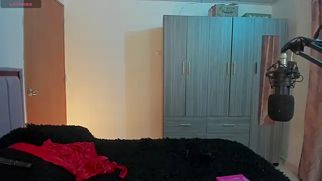 Snapshot of Kayla_foxxy chatting on 09-16-25, 05:30 Kayla foxxy online show from 09-16-25, 05:30