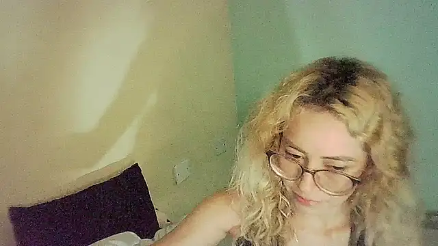 JuliaMack online show from 12-19-24, 05:07