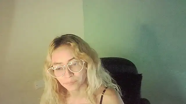 JuliaMack online show from 01-09-25, 12:57