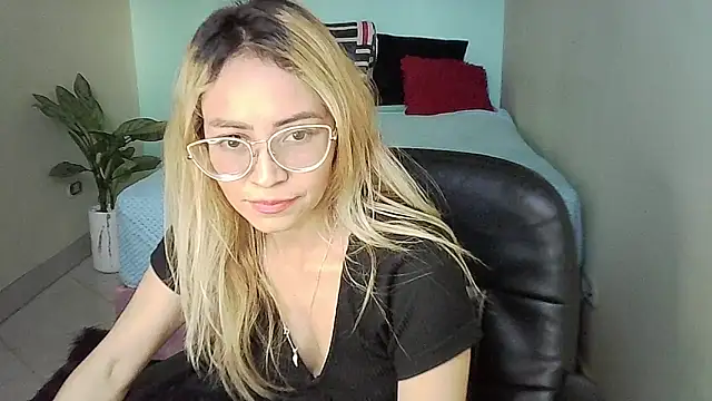 JuliaMack online show from 02-26-25, 10:09