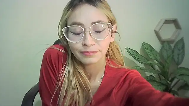 JuliaMack online show from 03-01-25, 03:32