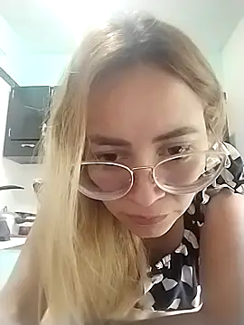 JuliaMack online show from 09-11-25, 05:57