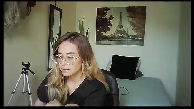 JuliaMack online show from 10-27-25, 09:41