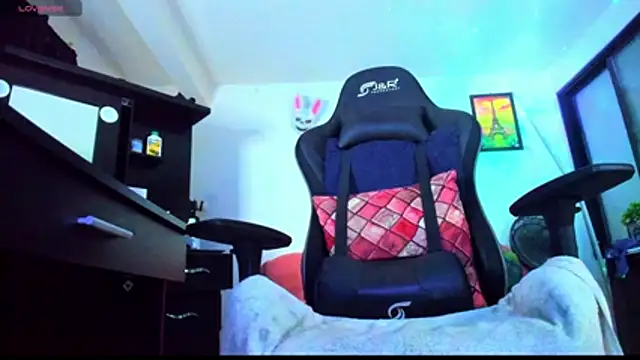 Snapshot of danitattoshot23cmc chatting on 12-04-25, 02:21 danitattoshot23cmc online show from 12-04-25, 02:21