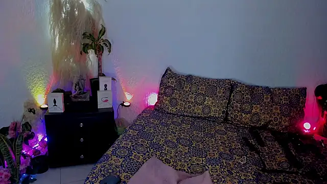 Jeanineescott online show from 09-18-25, 04:03