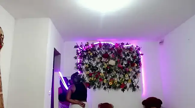 Snapshot of sexysusan4you chatting on 02-08-25, 12:06 sexysusan4you online show from 02-08-25, 12:06