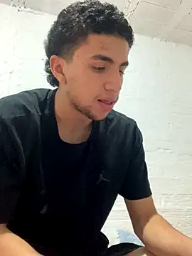 Snapshot of ever10183 chatting on 12-17-25, 02:39 ever10183 online show from 12-17-25, 02:39