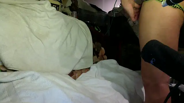 Snapshot of Phelyxx_elgato chatting on 12-06-24, 01:07 Phelyxx elgato online show from 12-06-24, 01:07