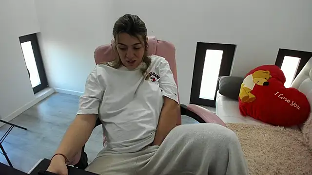 Dyana Kaylinn online show from 04-07-26, 04:57