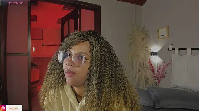 nayah   online show from 02-21-25, 08:16