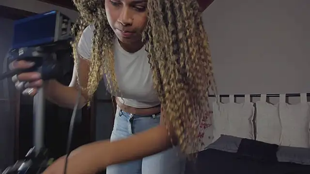 nayah   online show from 03-11-25, 08:09