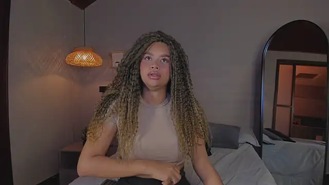 nayah   online show from 03-18-25, 09:21