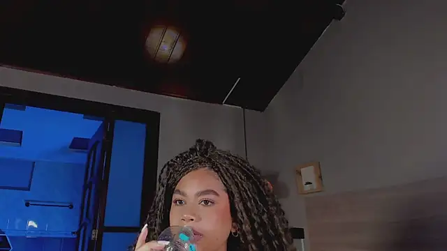 nayah   online show from 10-10-25, 07:46