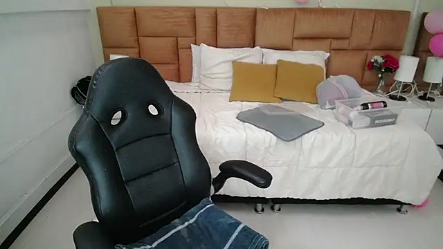 Snapshot of _Natalie18 chatting on 02-09-25, 10:21 Natalie18 online show from 02-09-25, 10:21