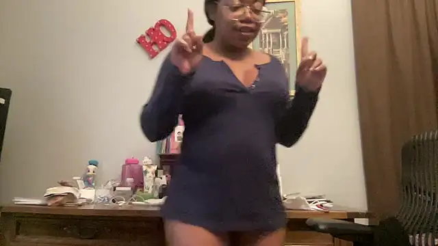 Snapshot of MommyConfident chatting on 11-13-25, 03:22 MommyConfident online show from 11-13-25, 03:22