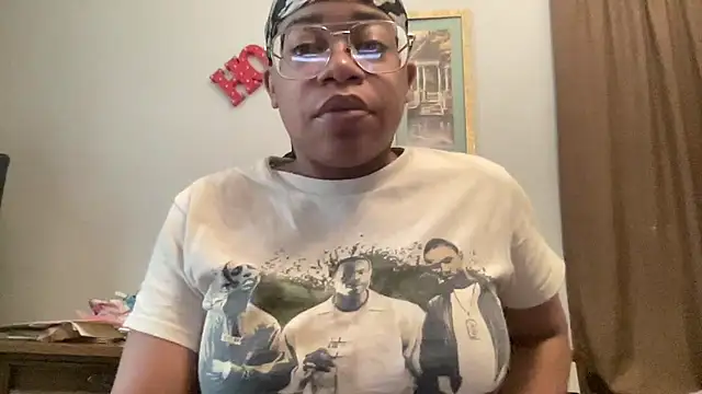 Snapshot of MommyConfident chatting on 11-16-25, 08:03 MommyConfident online show from 11-16-25, 08:03