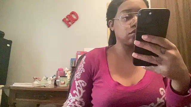 Snapshot of MommyConfident chatting on 11-29-25, 08:23 MommyConfident online show from 11-29-25, 08:23