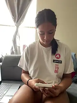 VanessaBling online show from 12-17-24, 03:39