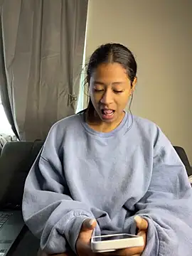 VanessaBling online show from 12-18-24, 04:06