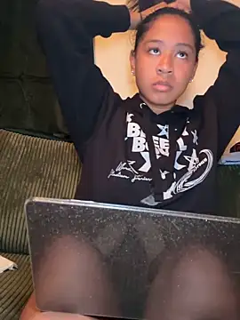 Snapshot of VanessaBling chatting on 10-30-25, 02:57 VanessaBling online show from 10-30-25, 02:57