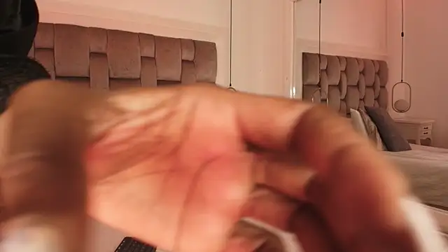 Snapshot of PamelaMendez_ chatting on 11-29-25, 04:04 PamelaMendez online show from 11-29-25, 04:04