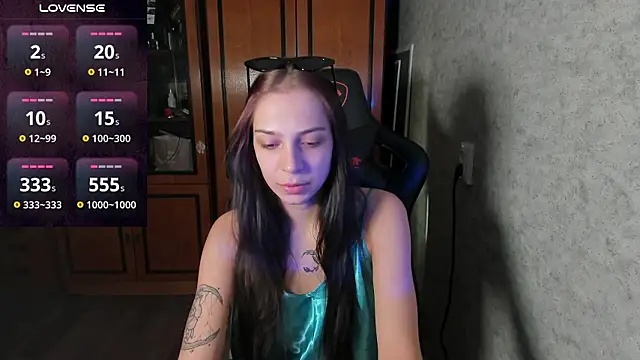 Snapshot of Rachel_Sharp chatting on 12-05-24, 11:27 Rachel Sharp online show from 12-05-24, 11:27