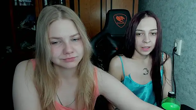 Snapshot of Rachel_Sharp chatting on 10-01-25, 04:40 Rachel Sharp online show from 10-01-25, 04:40