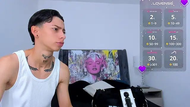 Snapshot of AmberAdams_ chatting on 12-18-24, 01:23 AmberAdams  online show from 12-18-24, 01:23