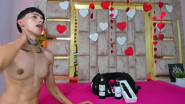 Snapshot of AmberAdams_ chatting on 02-18-25, 03:32 AmberAdams  online show from 02-18-25, 03:32