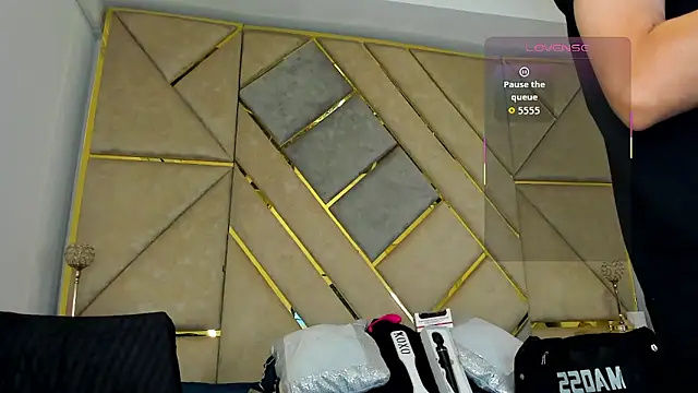 Snapshot of AmberAdams_ chatting on 10-15-25, 02:28 AmberAdams  online show from 10-15-25, 02:28