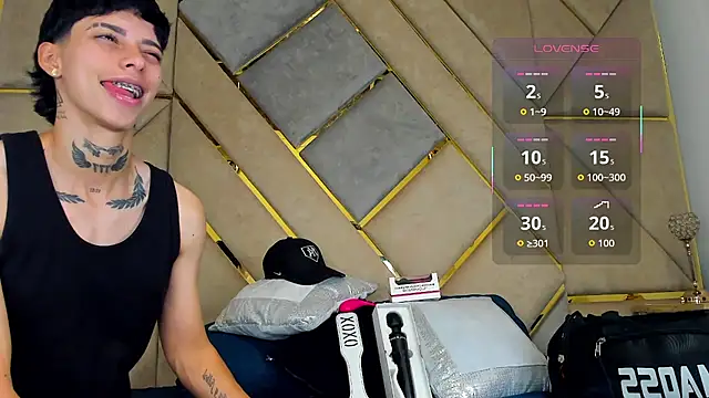 Snapshot of AmberAdams_ chatting on 10-17-25, 03:47 AmberAdams  online show from 10-17-25, 03:47