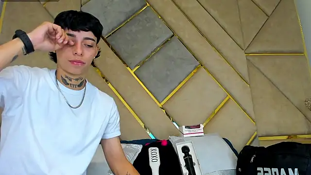 Snapshot of AmberAdams_ chatting on 10-19-25, 05:24 AmberAdams  online show from 10-19-25, 05:24