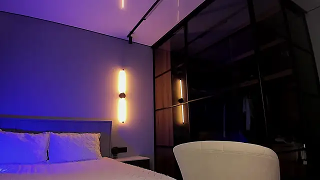 Snapshot of Amazing__bitch chatting on 11-18-25, 06:56 Amazing bitch online show from 11-18-25, 06:56