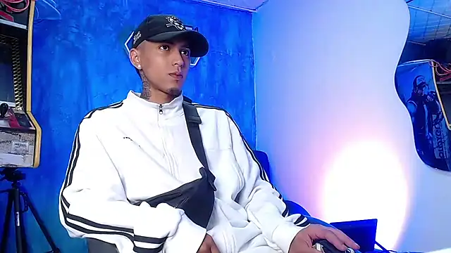 Snapshot of Liam_lee chatting on 01-02-25, 12:46 Liam lee online show from 01-02-25, 12:46