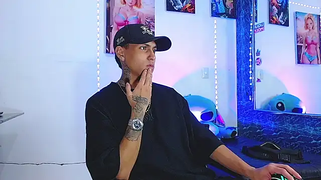 Snapshot of Liam_lee chatting on 11-10-25, 11:26 Liam lee online show from 11-10-25, 11:26