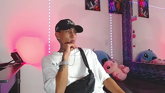 Snapshot of Liam_lee chatting on 11-13-25, 07:46 Liam lee online show from 11-13-25, 07:46