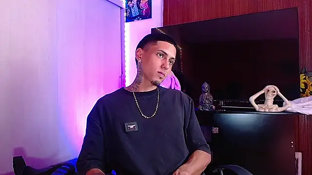 Snapshot of Liam_lee chatting on 12-04-25, 06:27 Liam lee online show from 12-04-25, 06:27