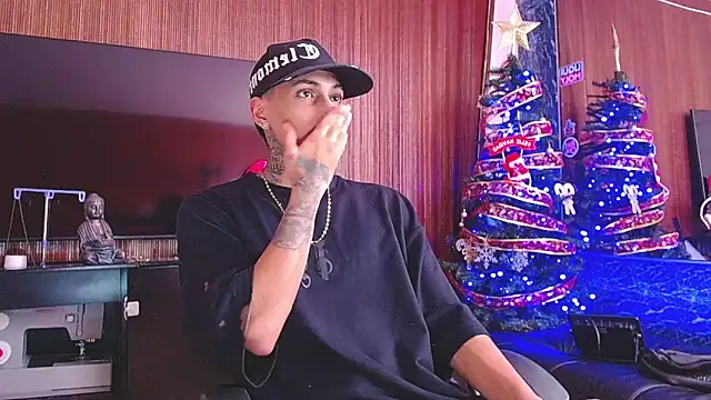 Snapshot of Liam_lee chatting on 12-14-25, 08:02 Liam lee online show from 12-14-25, 08:02