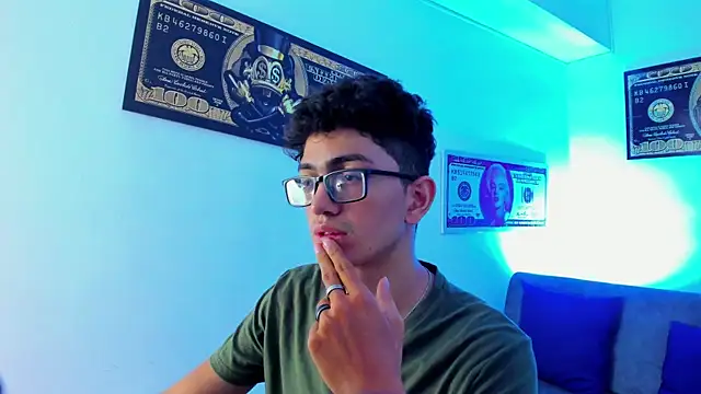 Snapshot of TylerWhite_ chatting on 01-24-25, 09:39 TylerWhite online show from 01-24-25, 09:39