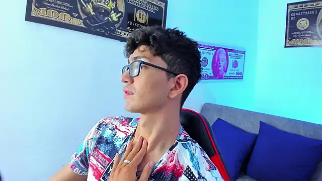 Snapshot of TylerWhite_ chatting on 01-31-25, 02:48 TylerWhite online show from 01-31-25, 02:48