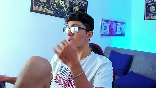 Snapshot of TylerWhite_ chatting on 02-01-25, 02:58 TylerWhite online show from 02-01-25, 02:58