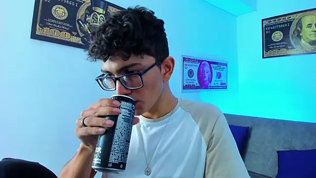 Snapshot of TylerWhite_ chatting on 02-02-25, 02:59 TylerWhite online show from 02-02-25, 02:59