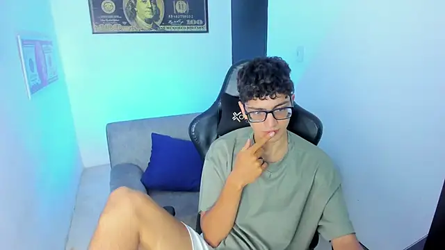 Snapshot of TylerWhite_ chatting on 02-08-25, 02:58 TylerWhite online show from 02-08-25, 02:58