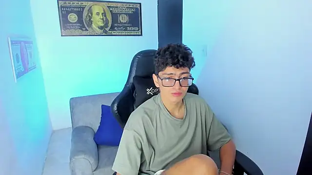 Snapshot of TylerWhite_ chatting on 02-08-25, 06:33 TylerWhite online show from 02-08-25, 06:33