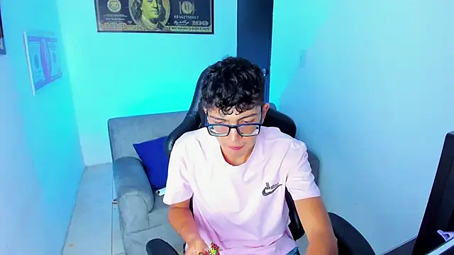 Snapshot of TylerWhite_ chatting on 02-09-25, 02:49 TylerWhite online show from 02-09-25, 02:49