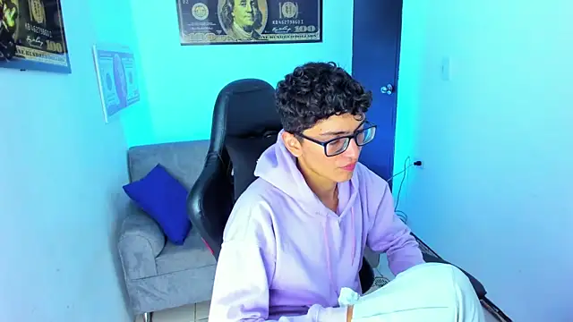 Snapshot of TylerWhite_ chatting on 02-12-25, 02:56 TylerWhite online show from 02-12-25, 02:56