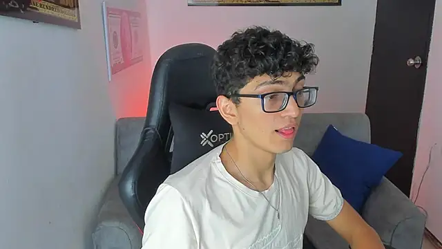 Snapshot of TylerWhite_ chatting on 02-14-25, 02:50 TylerWhite online show from 02-14-25, 02:50